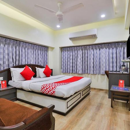 Oyo 17117 Hotel Rainbow Vadodara Bagian luar foto