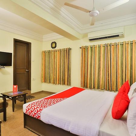 Oyo 17117 Hotel Rainbow Vadodara Bagian luar foto