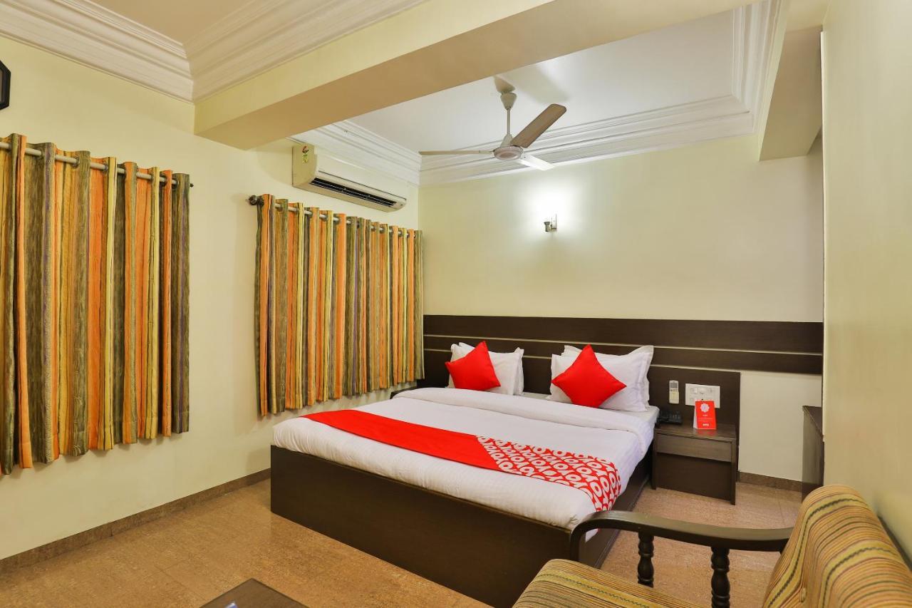 Oyo 17117 Hotel Rainbow Vadodara Bagian luar foto