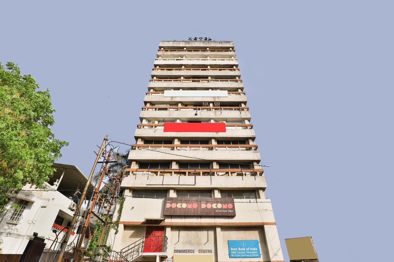 Oyo 17117 Hotel Rainbow Vadodara Bagian luar foto