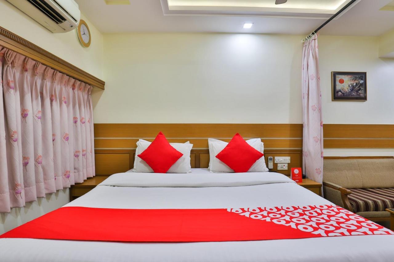Oyo 17117 Hotel Rainbow Vadodara Bagian luar foto