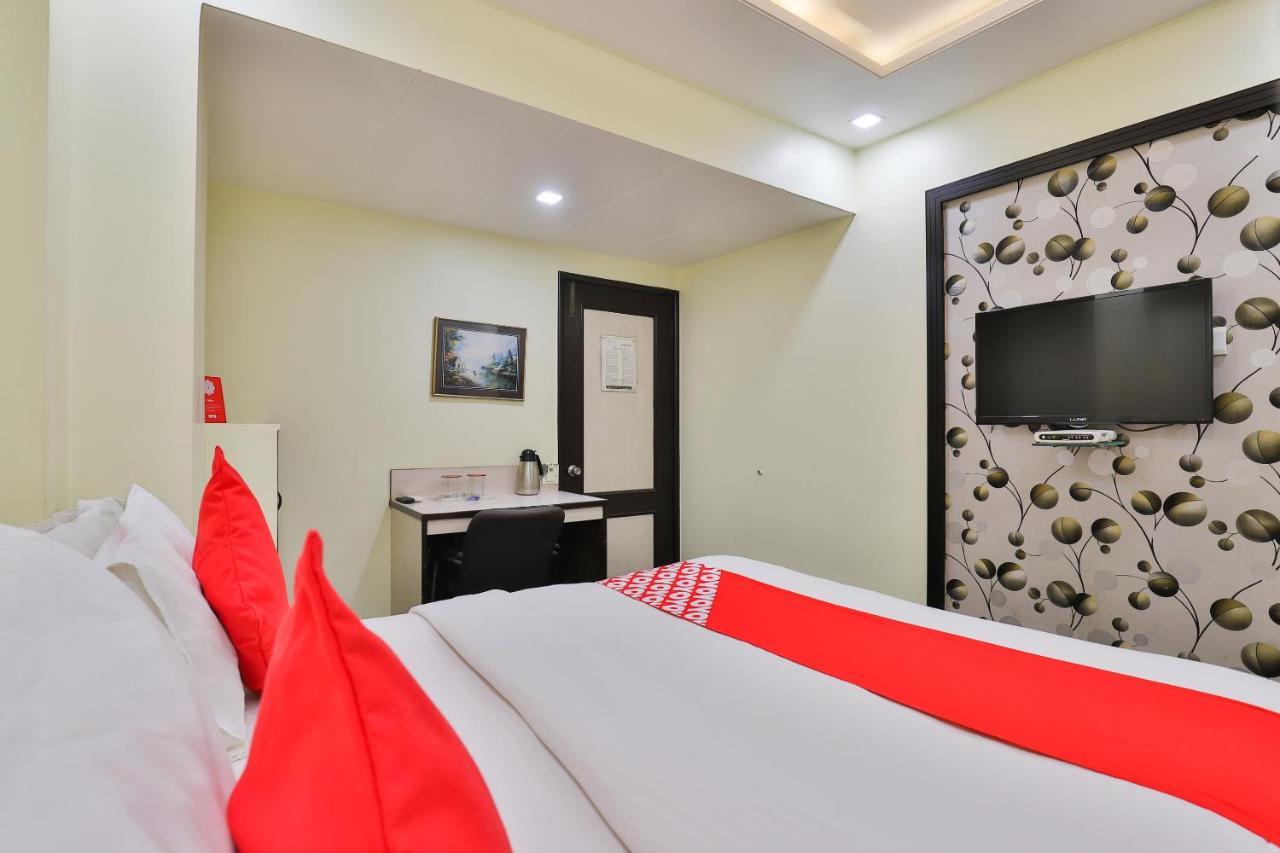 Oyo 17117 Hotel Rainbow Vadodara Bagian luar foto