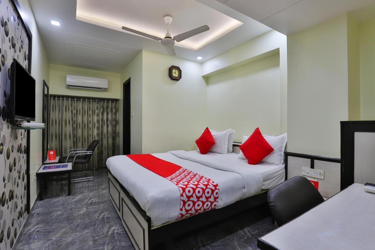 Oyo 17117 Hotel Rainbow Vadodara Bagian luar foto