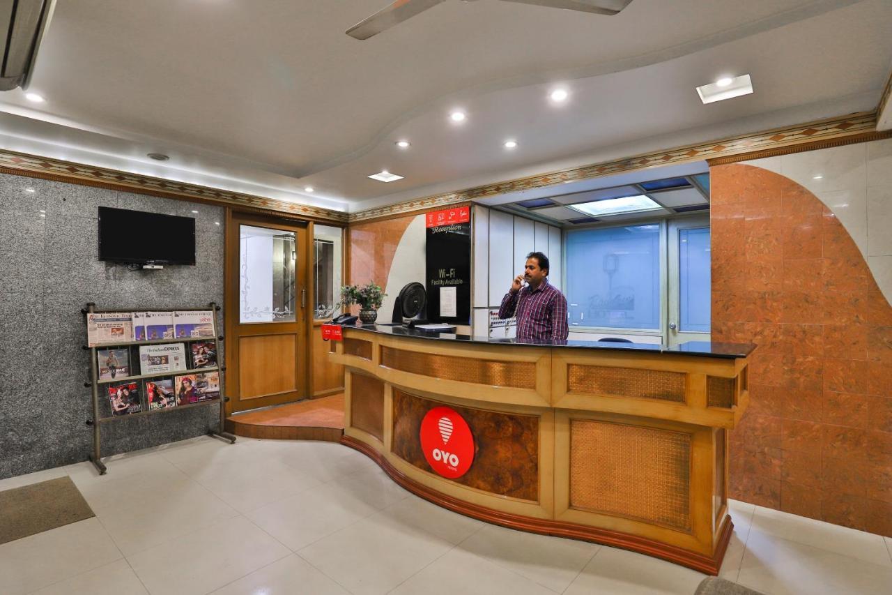 Oyo 17117 Hotel Rainbow Vadodara Bagian luar foto