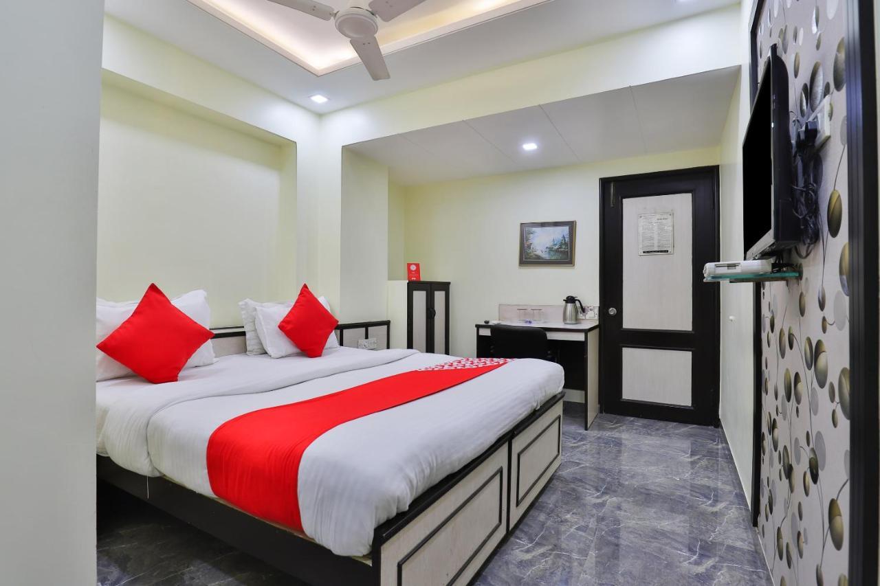 Oyo 17117 Hotel Rainbow Vadodara Bagian luar foto